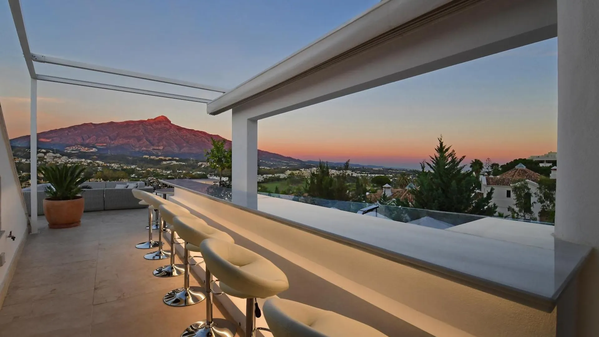 Apartment Extraordinary 7 Bdrm Villa W Pool, Gym, Cinema Marbella