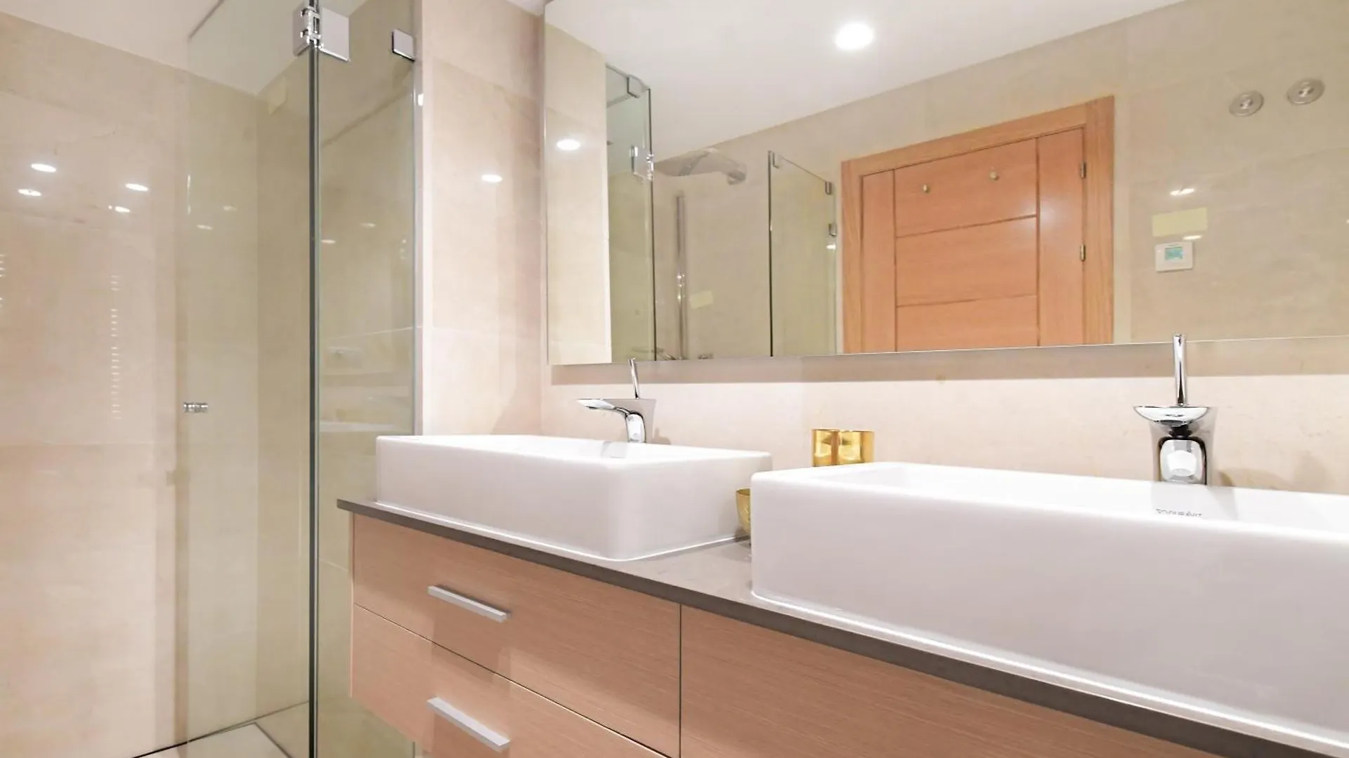 Apartment Extraordinary 7 Bdrm Villa W Pool, Gym, Cinema Marbella