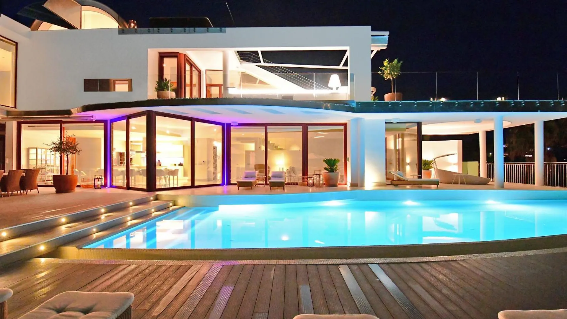 Extraordinary 7 Bdrm Villa W Pool, Gym, Cinema Marbella Apartment