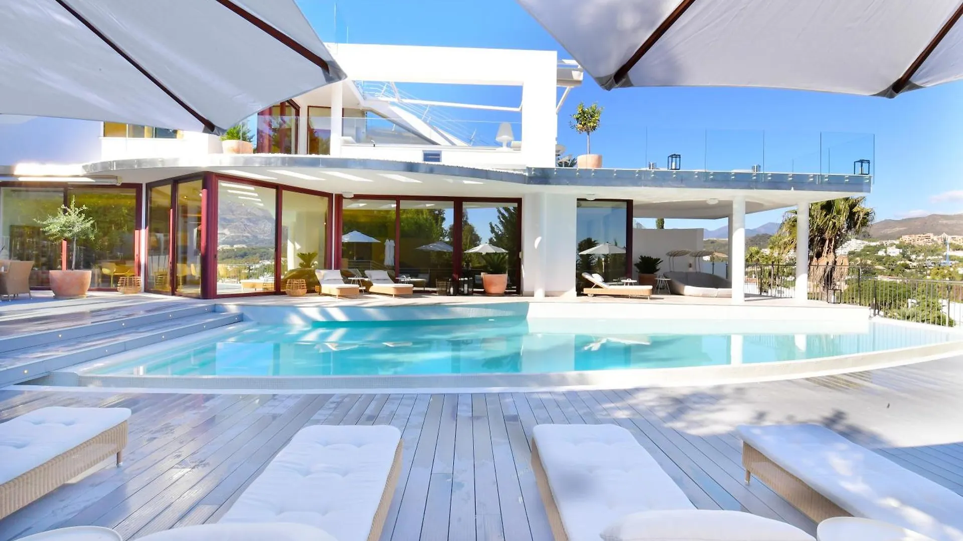 Extraordinary 7 Bdrm Villa W Pool, Gym, Cinema Marbella