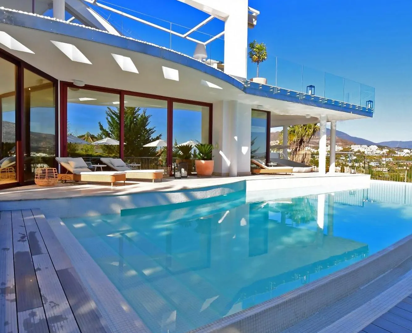 Extraordinary 7 Bdrm Villa W Pool, Gym, Cinema Marbella Apartment