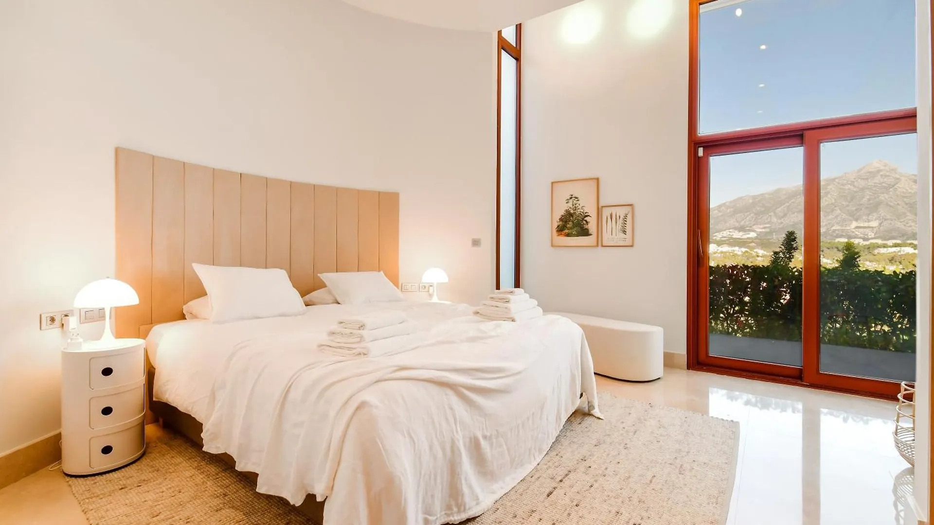 Extraordinary 7 Bdrm Villa W Pool, Gym, Cinema Marbella Apartment