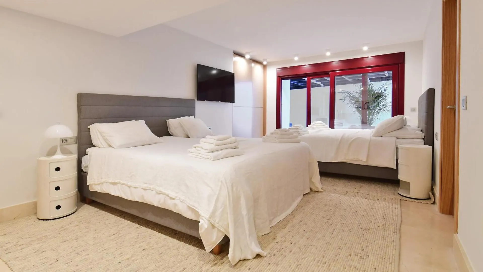 Extraordinary 7 Bdrm Villa W Pool, Gym, Cinema Marbella 0*,