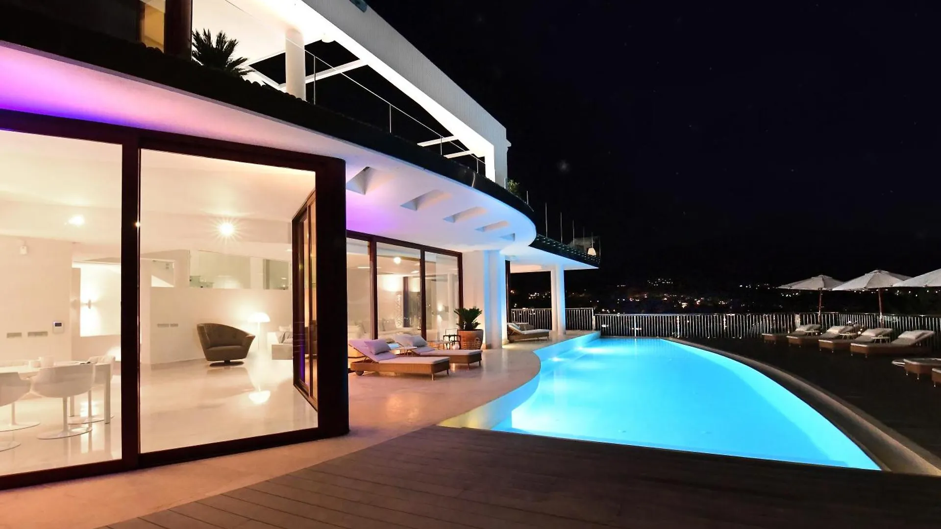 Extraordinary 7 Bdrm Villa W Pool, Gym, Cinema Marbella Apartment