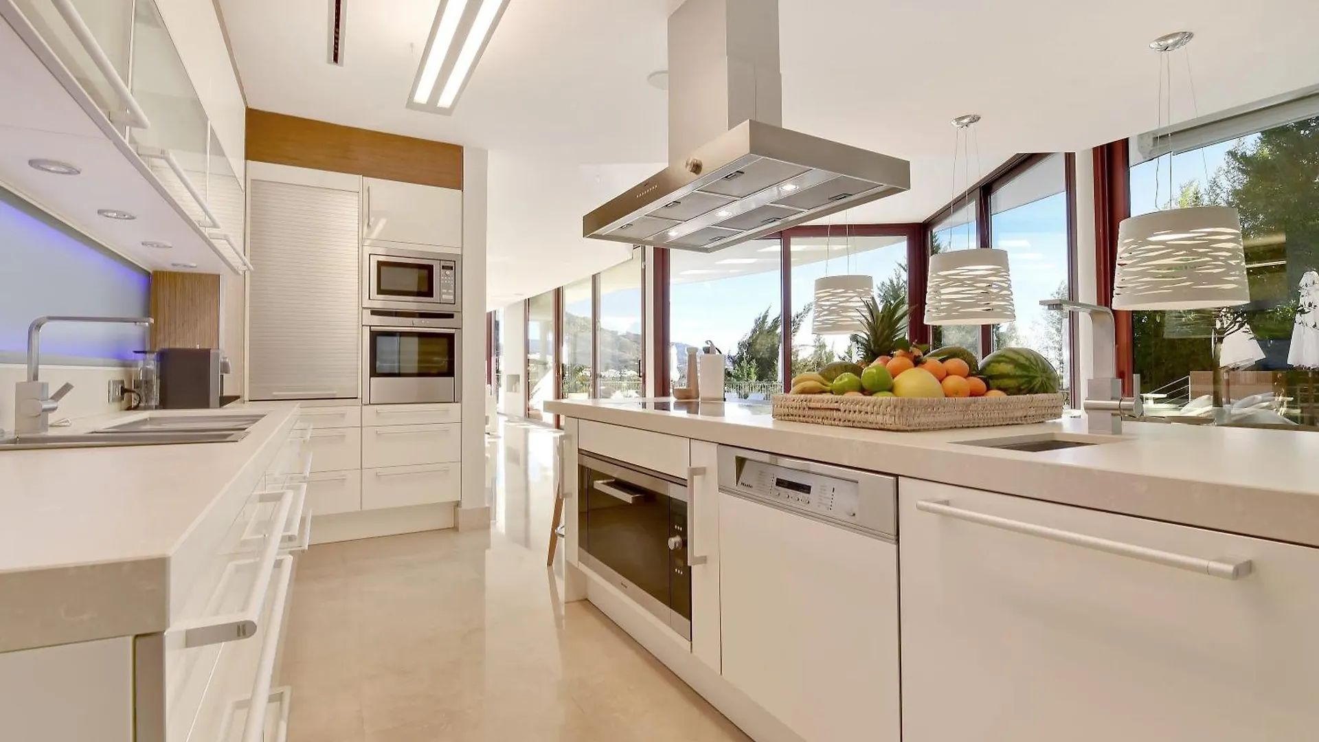 Extraordinary 7 Bdrm Villa W Pool, Gym, Cinema Marbella